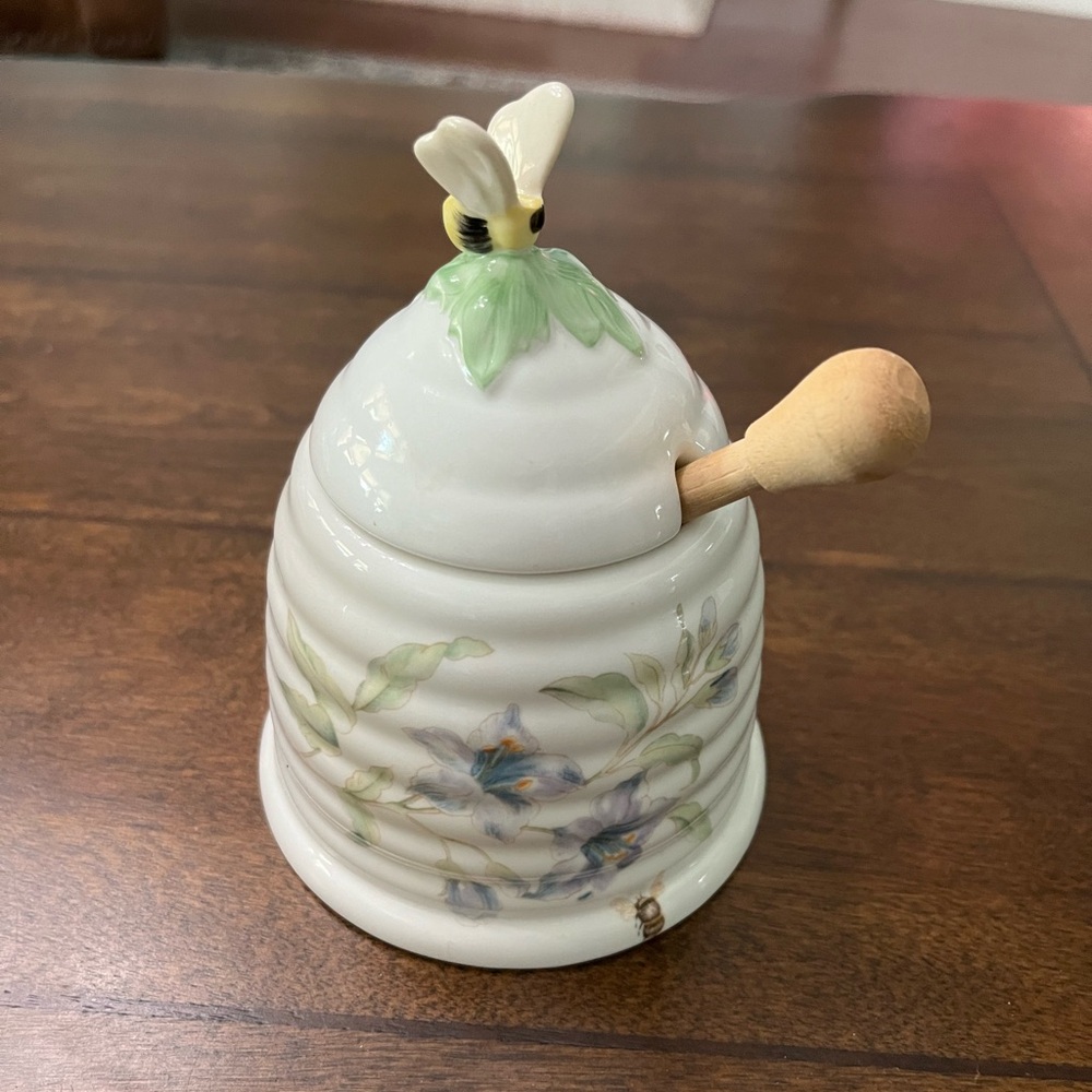 Lenox butterfly meadow honey jar with lid and wooden honey dipper.
